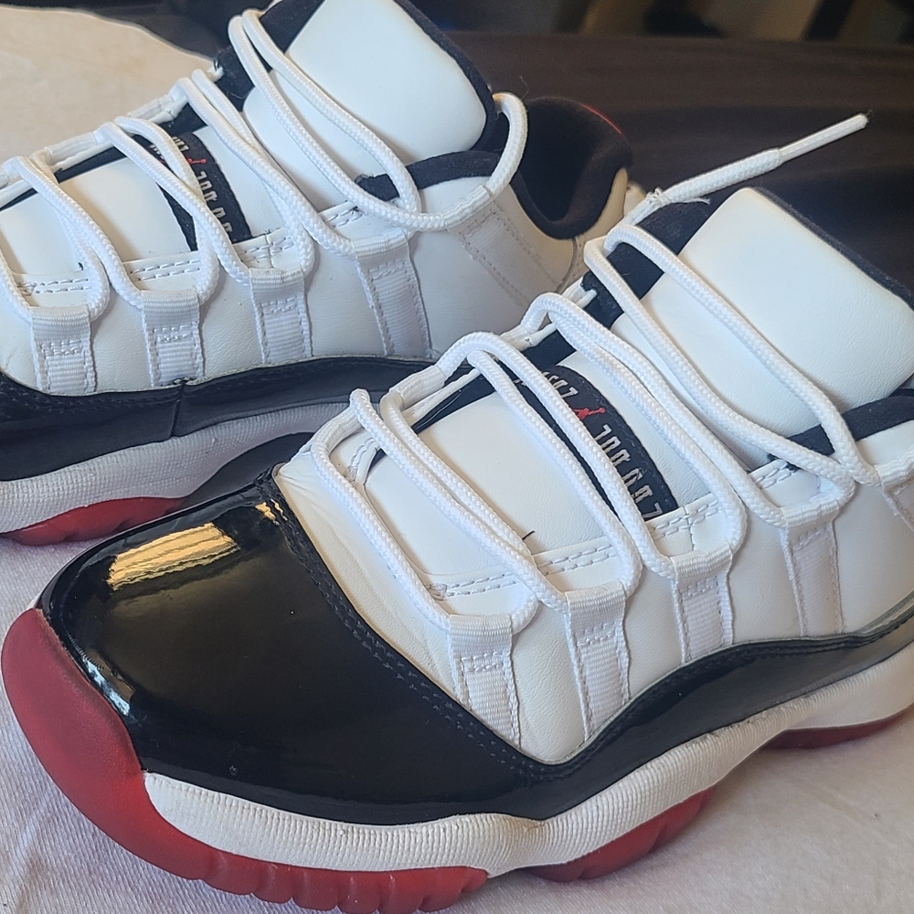 Almost new Jordan 11 Retro Low Concord-Bred 2019